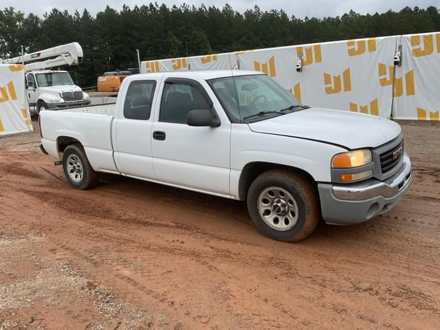 Image of GMC Sierra equipment image 2