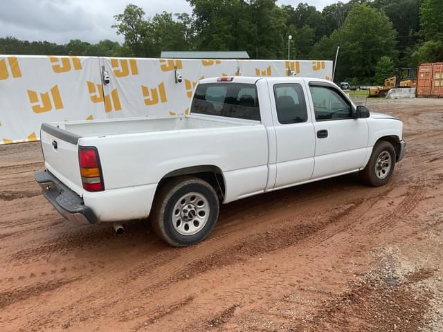 Image of GMC Sierra equipment image 4