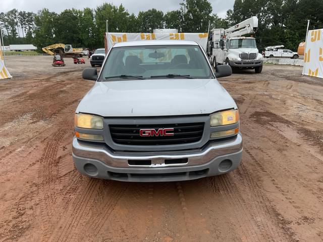 Image of GMC Sierra equipment image 1