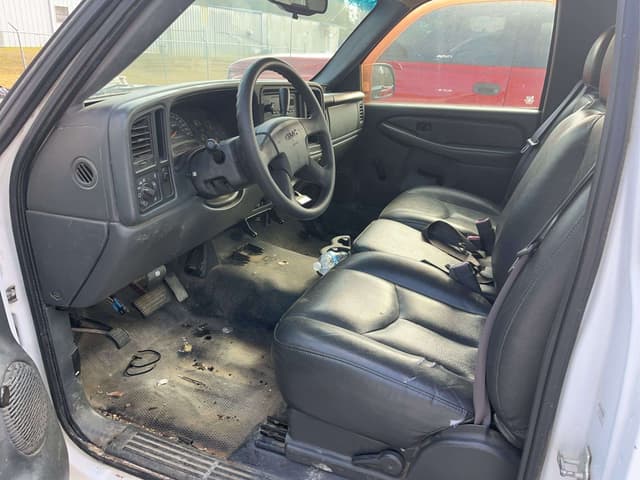 Image of GMC Sierra equipment image 2