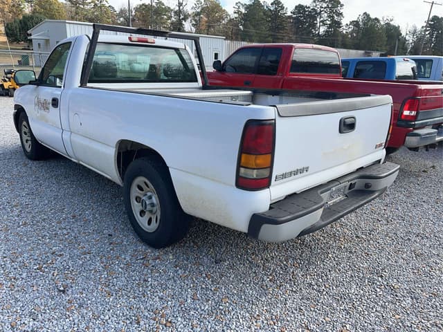 Image of GMC Sierra equipment image 3