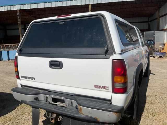 Image of GMC 2500HD equipment image 4