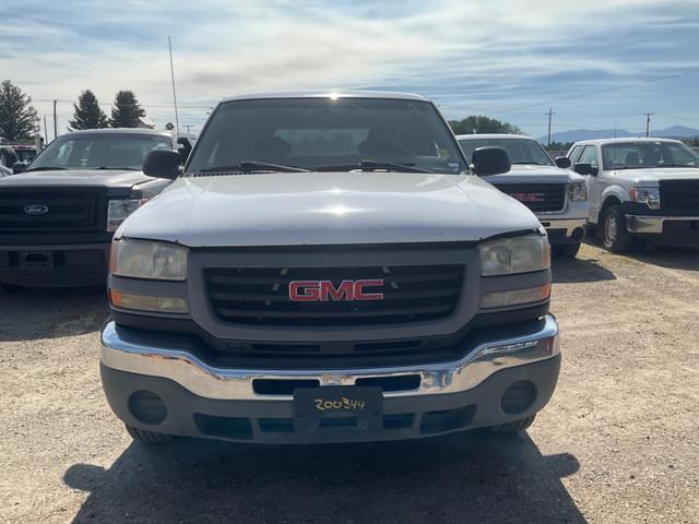 Image of GMC 2500HD equipment image 1