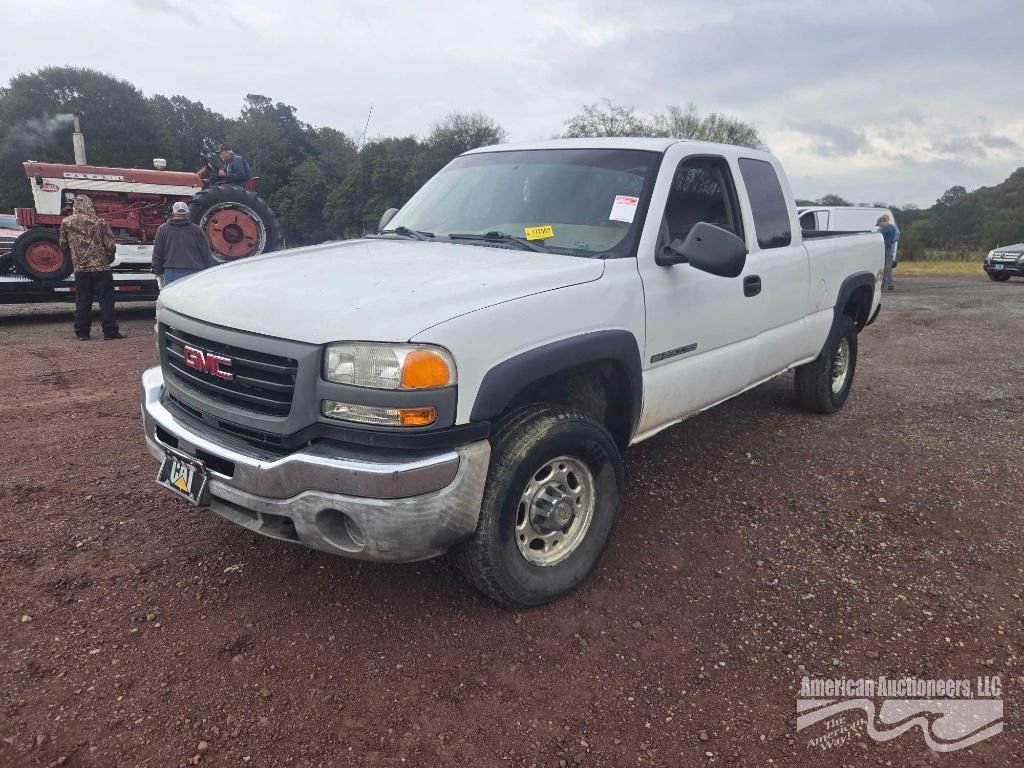 2006 GMC Sierra Equipment Image0