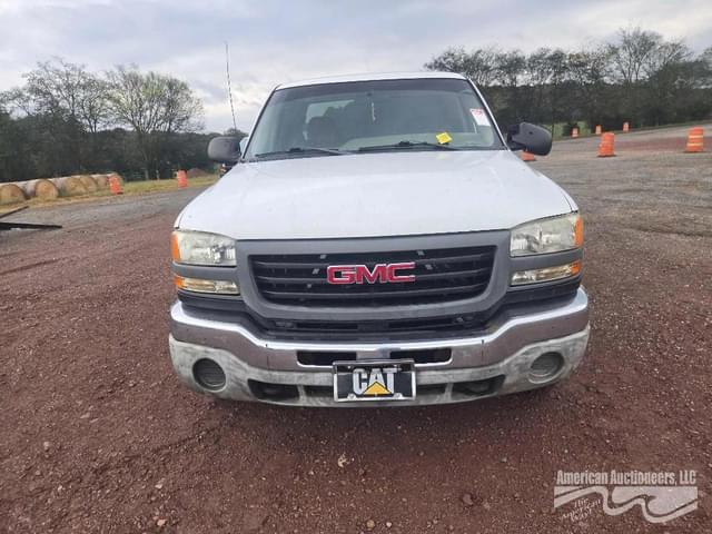 Image of GMC Sierra equipment image 1
