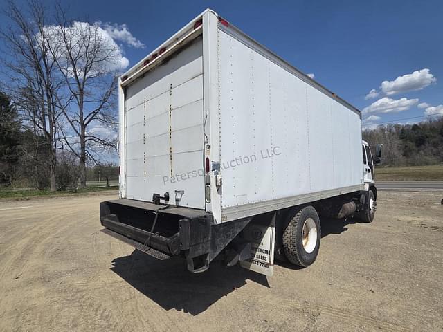 Image of GMC T7500 equipment image 4