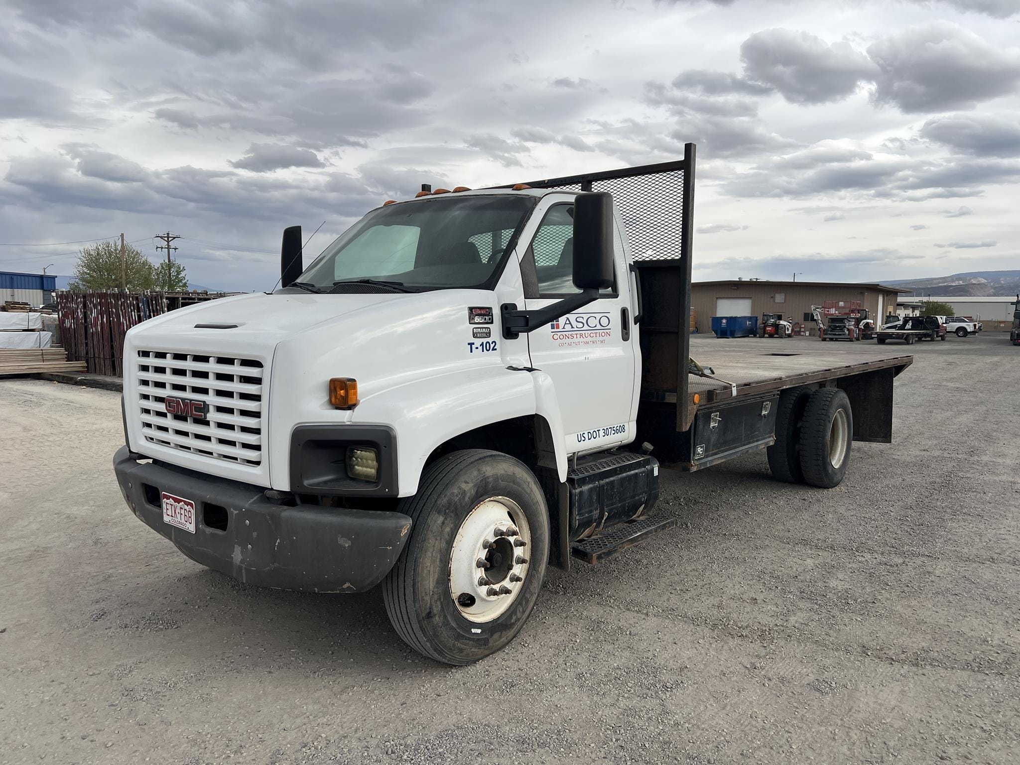 2006 GMC TopKick C6500 Equipment Image0