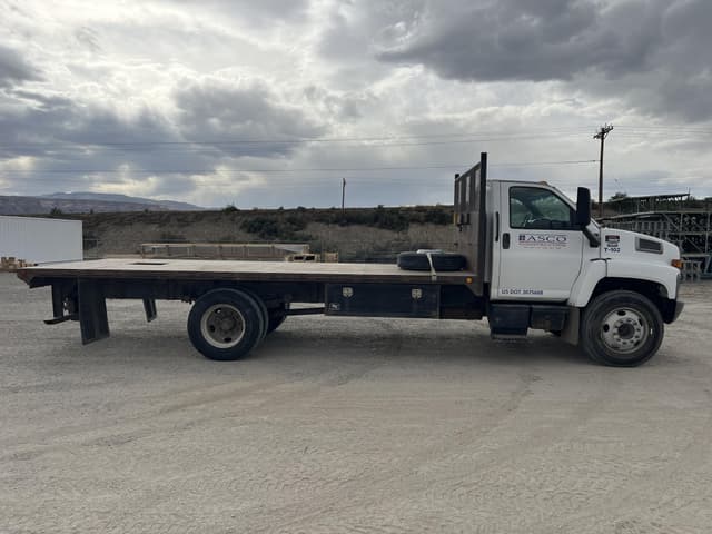 Image of GMC TopKick C6500 equipment image 3