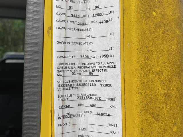 Image of GMC W3500 equipment image 3