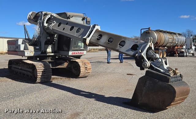 Image of Gradall XL3200 equipment image 2