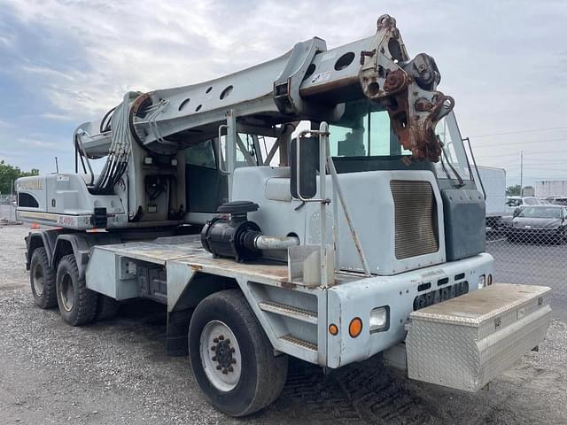 Image of Gradall XL4100 equipment image 3