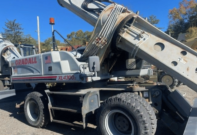 Image of Gradall XL4300 equipment image 2