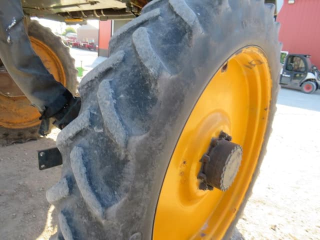 Image of Hagie STS10 equipment image 4