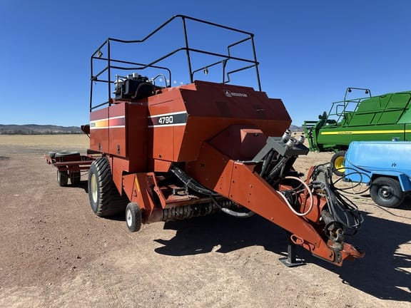 2006 Hesston 4790 Equipment Image0