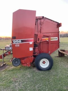 Image of Hesston 956 equipment image 1