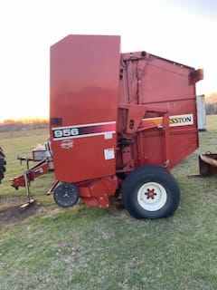 2006 Hesston 956 Equipment Image0