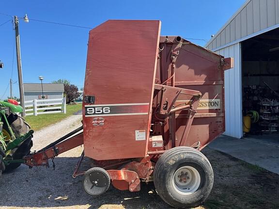 Image of Hesston 956 equipment image 1