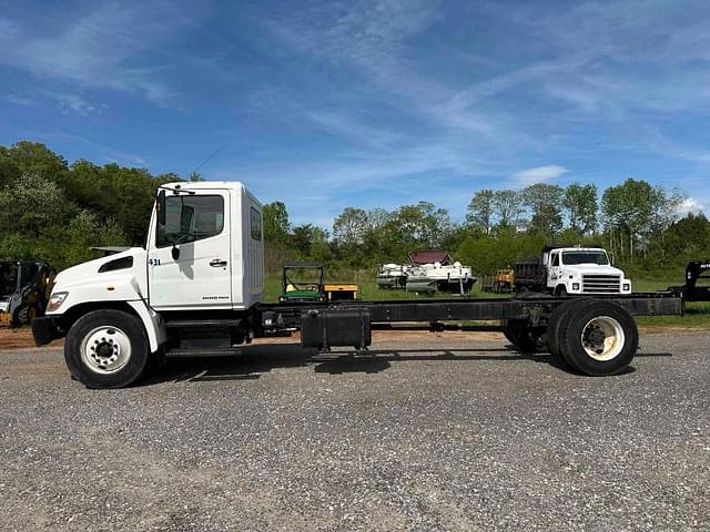 Image of Hino 268 equipment image 1
