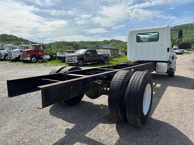 Image of Hino 268 equipment image 4