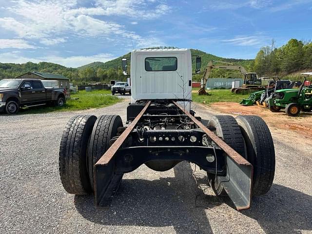 Image of Hino 268 equipment image 3