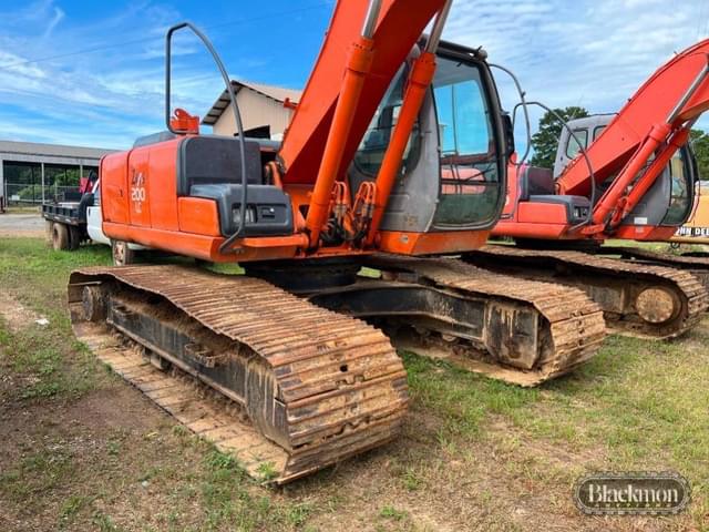 Image of Hitachi ZX200LC-3 equipment image 3