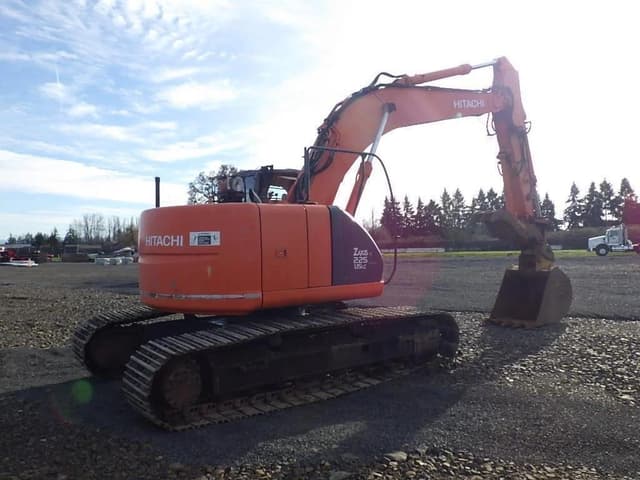 Image of Hitachi ZX225USLC equipment image 3
