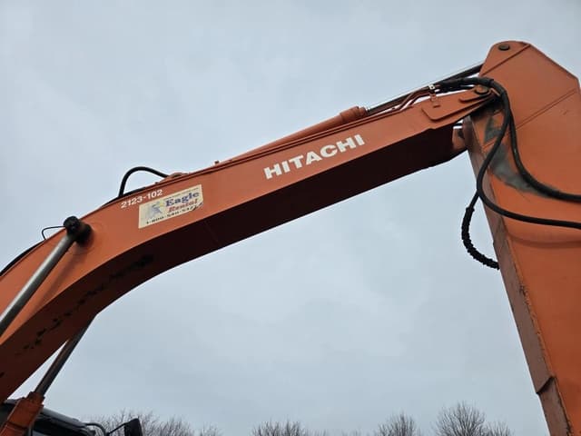Image of Hitachi ZX240LC-3 equipment image 4