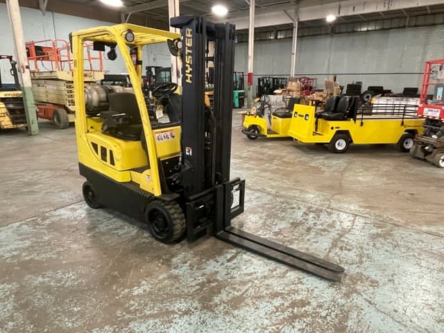 Image of Hyster S30FT equipment image 2