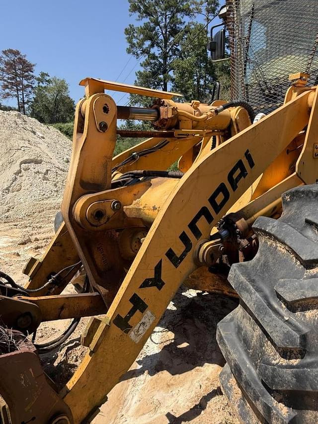 Image of Hyundai HL757-7 equipment image 4