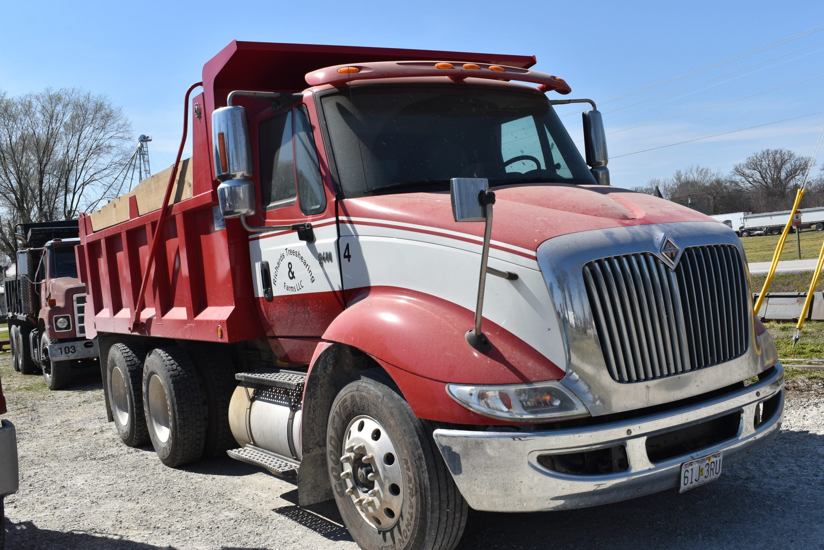 2006 International 8600 Equipment Image0