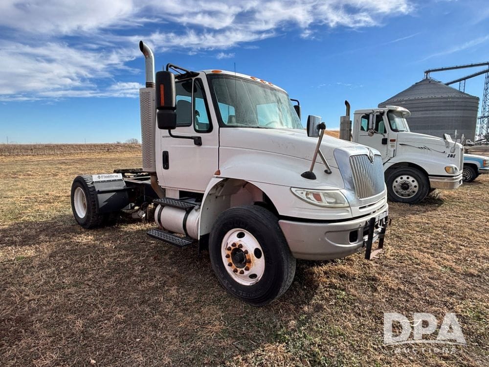 2006 International 4400 Equipment Image0