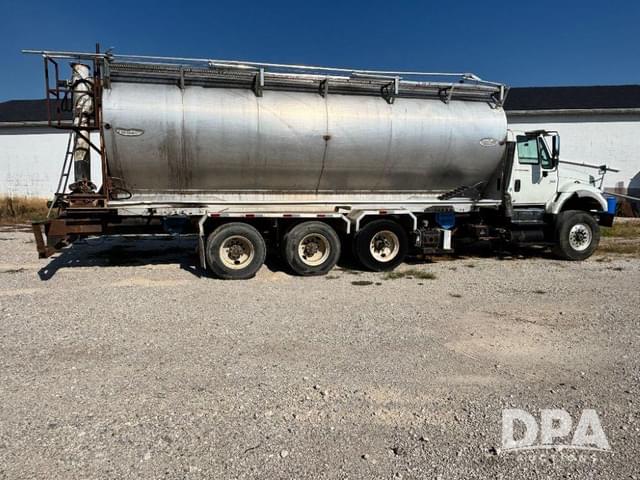 Image of International 7600 equipment image 4