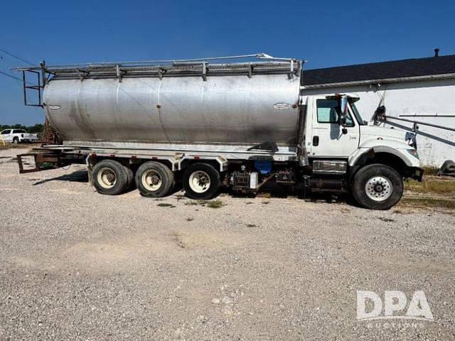 Image of International 7600 equipment image 2