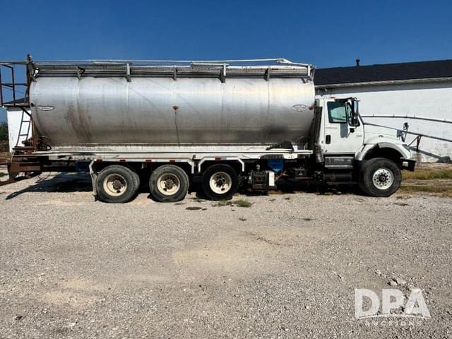 Image of International 7600 equipment image 3