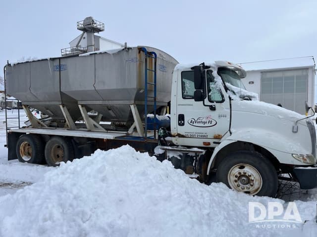 Image of International 8600 equipment image 3