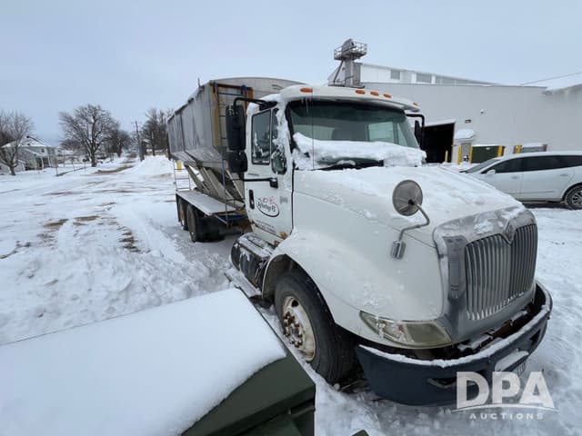 Image of International 8600 equipment image 2