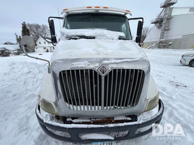 Image of International 8600 equipment image 1