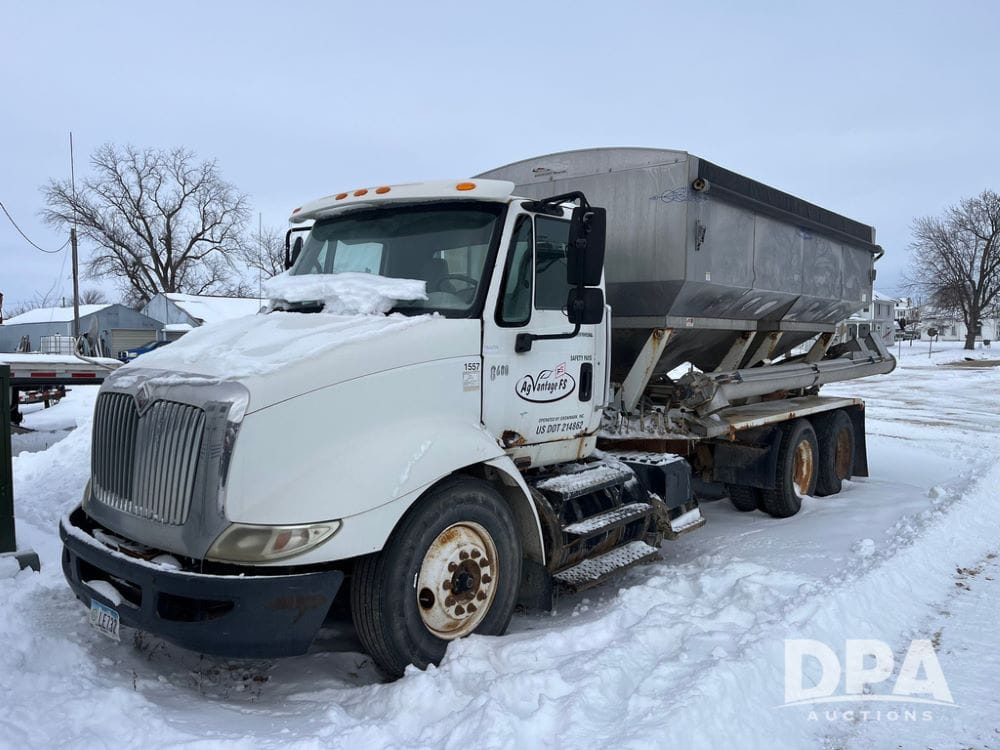 2006 International 8600 Equipment Image0