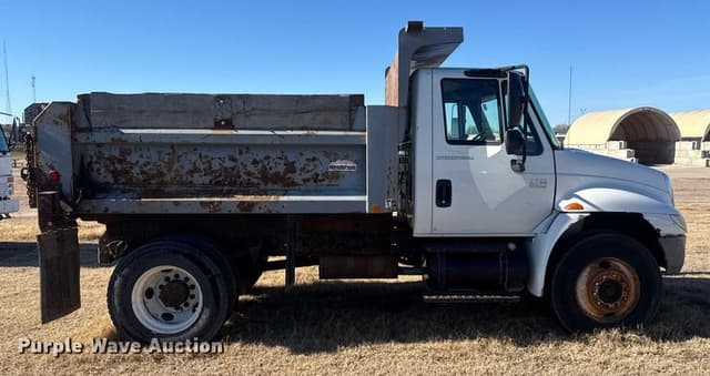 Image of International 4200 equipment image 3