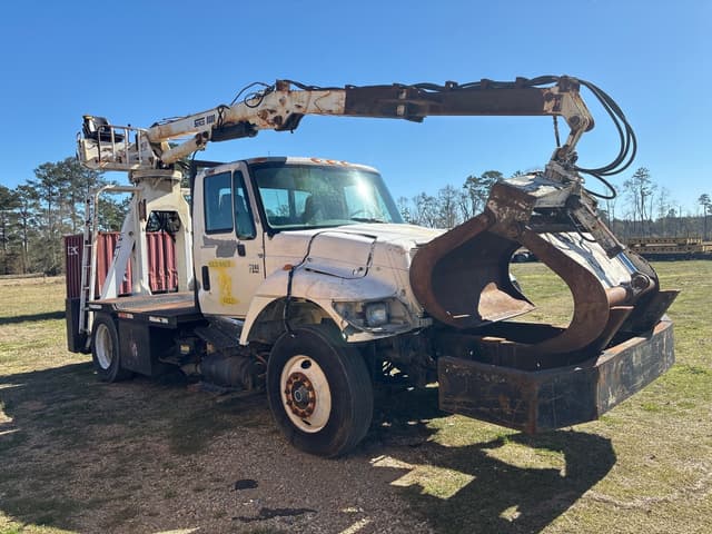 Image of International 7300 equipment image 1