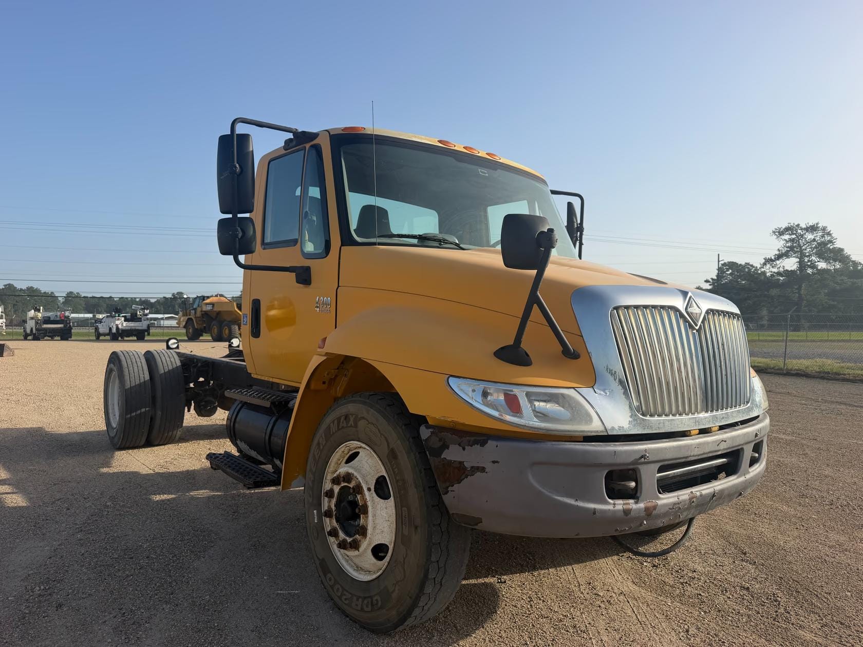 2006 International 4300 Equipment Image0