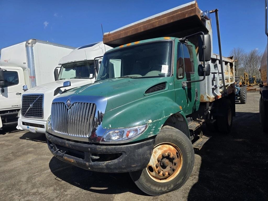 2006 International 4300 Equipment Image0