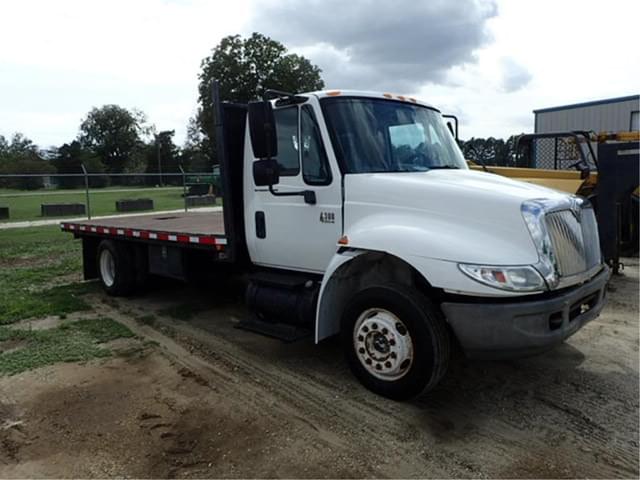 Image of International 4300 equipment image 2