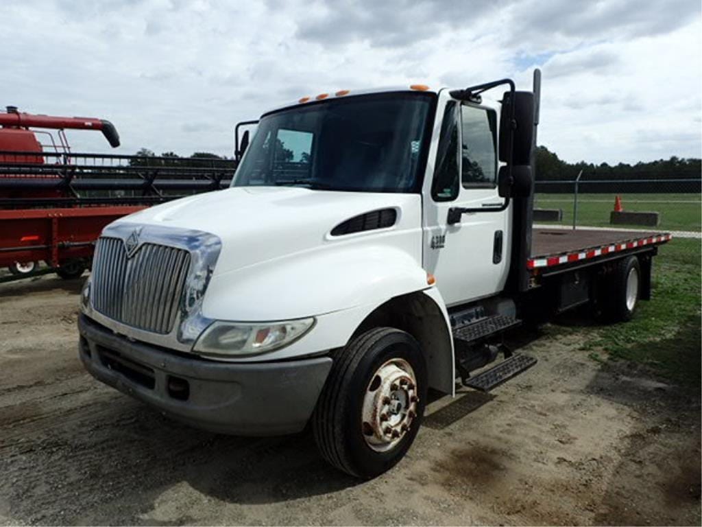 2006 International 4300 Equipment Image0