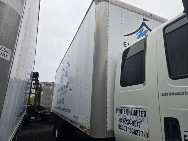 Image of International 4300 equipment image 4