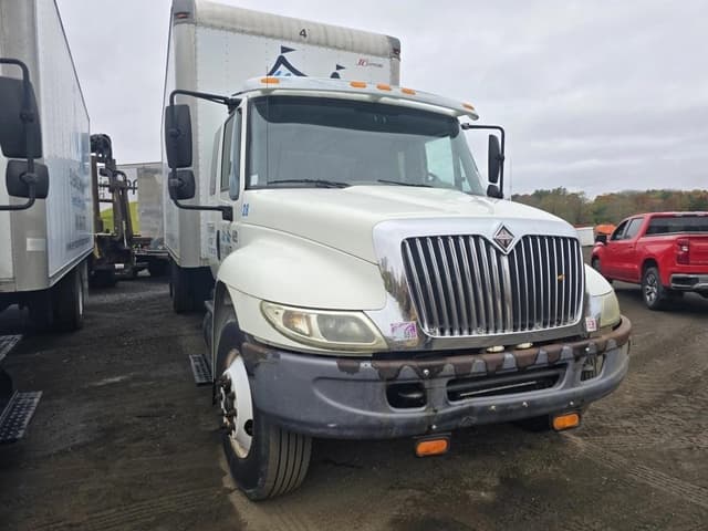 Image of International 4300 equipment image 2