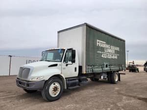 2006 International 4300 DT466 Image