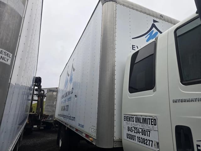 Image of International 4300 equipment image 4