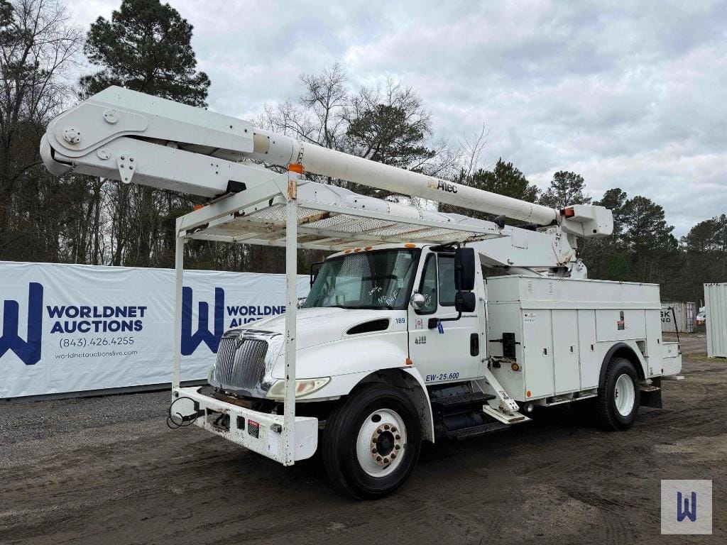 2006 International 4300 Equipment Image0