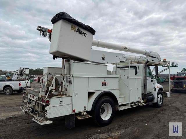 Image of International 4300 equipment image 3